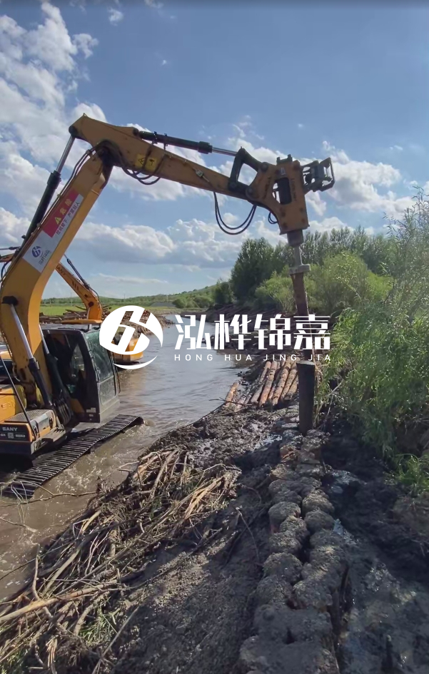鹽城挖機打木樁專業施工-河道兩邊打木樁的注意事項?