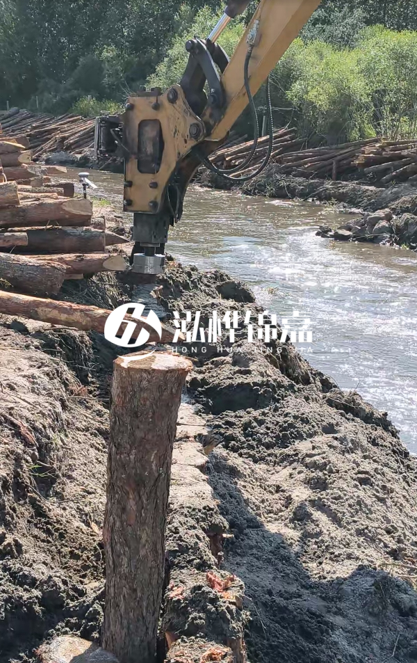 酒泉挖機打木樁專業施工-圍堰施工用松木樁可以嗎?