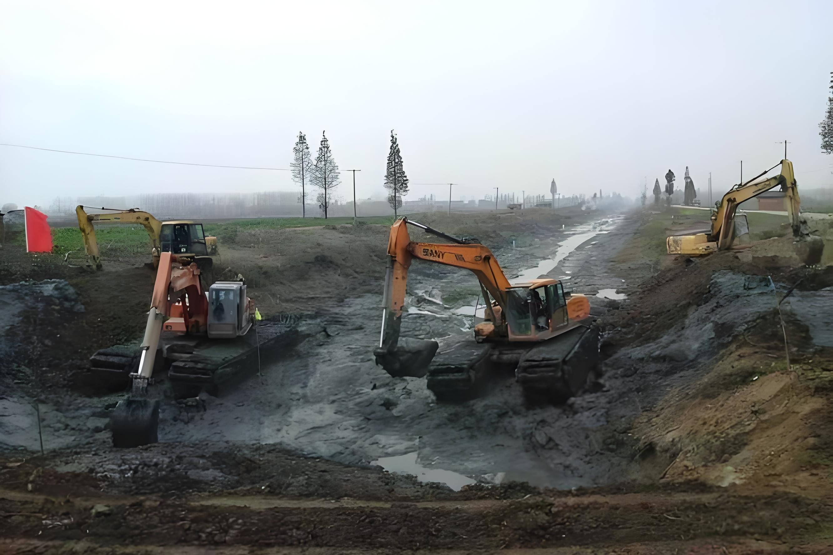 浙江溫州挖機(jī)清淤施工隊 - 沼澤地清淤可否用長臂挖機(jī)替代人工?