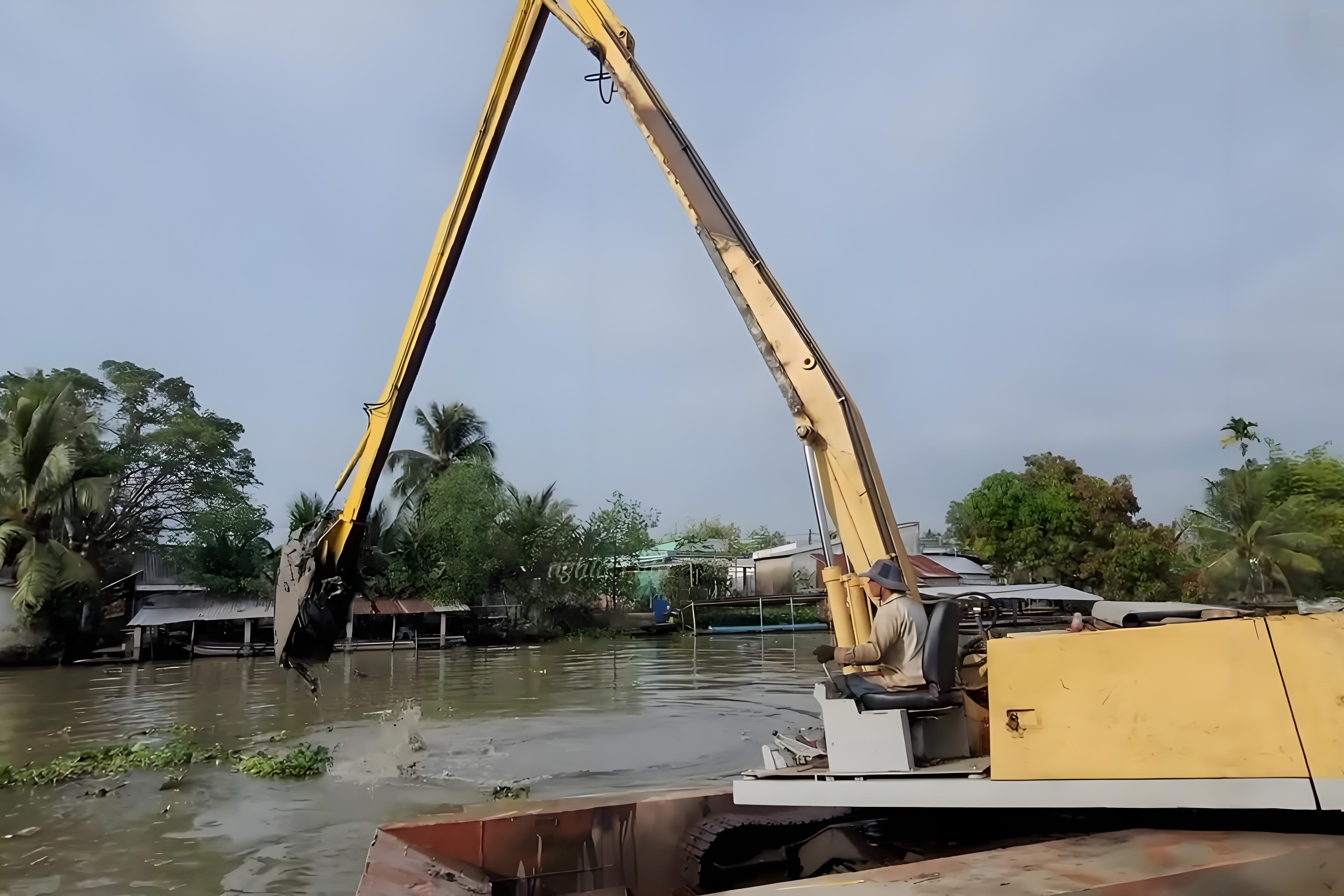 甘肅玉門水上挖機(jī)清淤施工隊 - 小型水上挖機(jī)清淤適合小河道嗎?