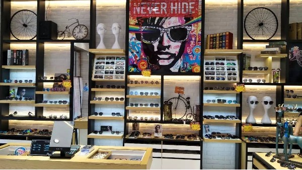 如何設(shè)計手機用的亞克力展示架呢？